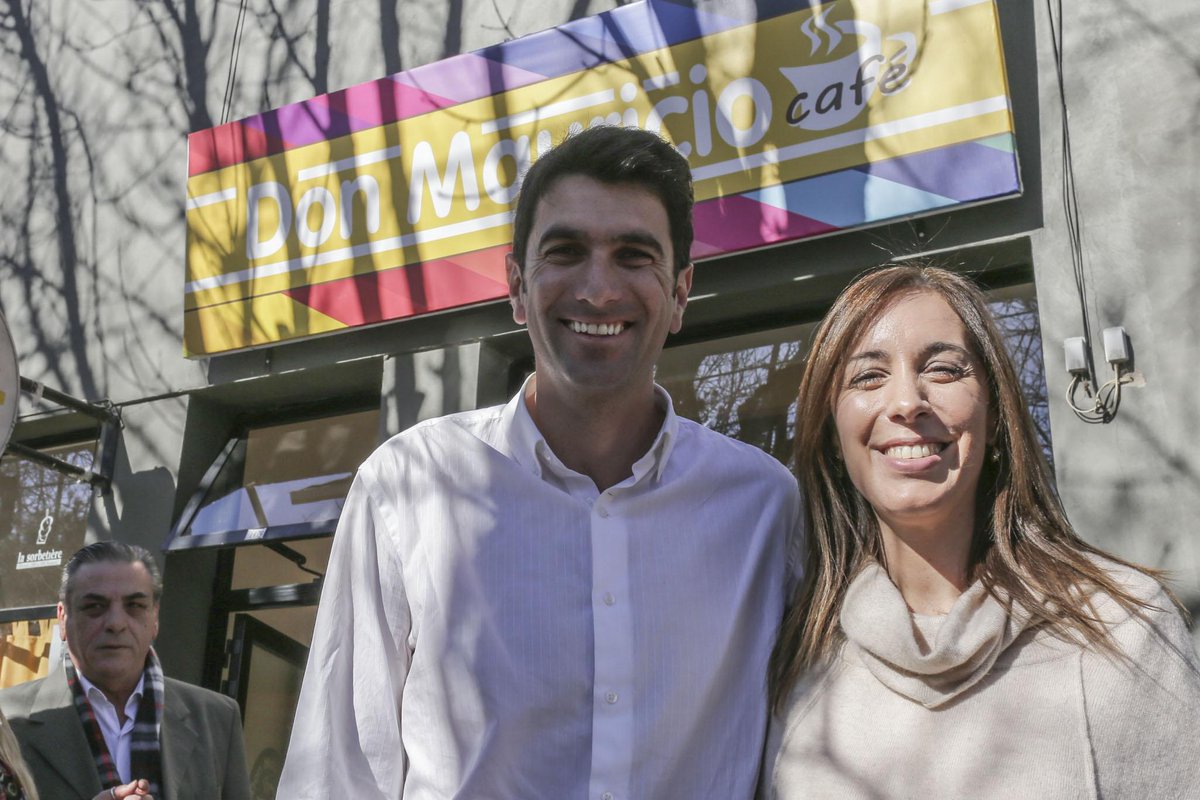 mariuvidal's tweet photo. Más tarde nos tomamos un café en "Don Mauricio" con nuestro candidato a Intendente de #PuntaIndio @juandamico http://t.co/rCKQbVWNiH