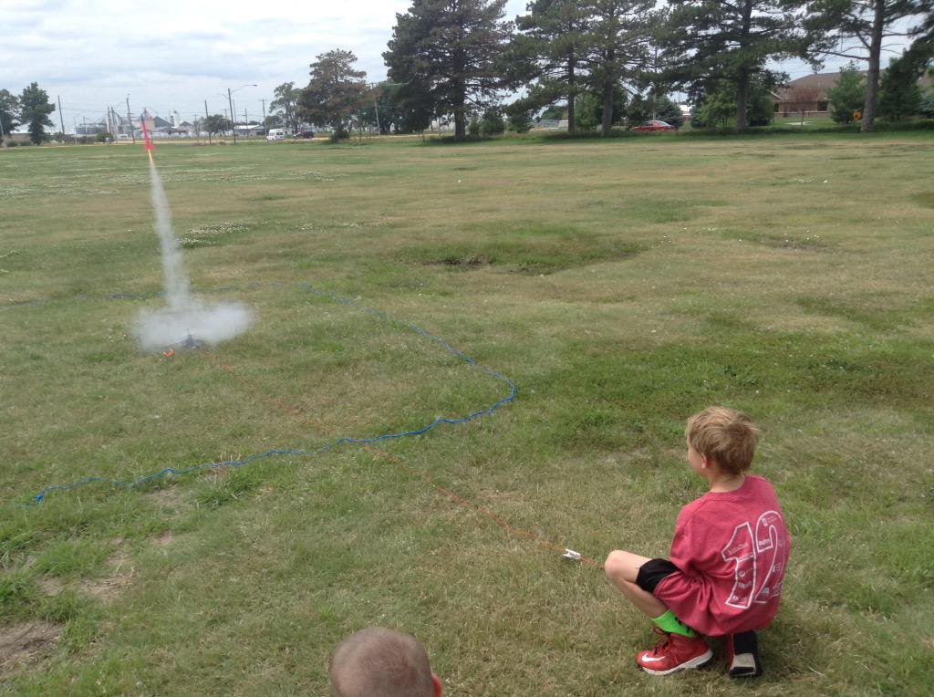 YorkCountyNE_4H's tweet photo. 3..2..1..BLAST OFF! Rocket Building Day #2 is off to a great start! @TammyStuhr #rocketry #NebExt #NE4H http://t.co/Ki2ycoioAs
