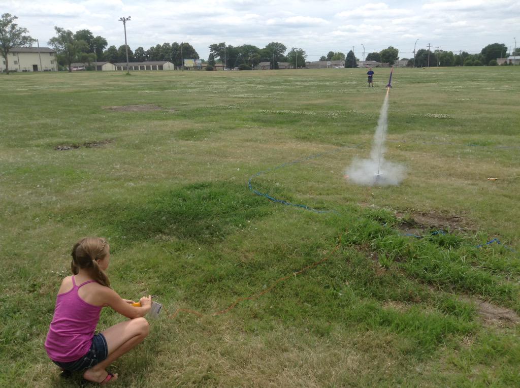 YorkCountyNE_4H's tweet photo. 3..2..1..BLAST OFF! Rocket Building Day #2 is off to a great start! @TammyStuhr #rocketry #NebExt #NE4H http://t.co/Ki2ycoioAs
