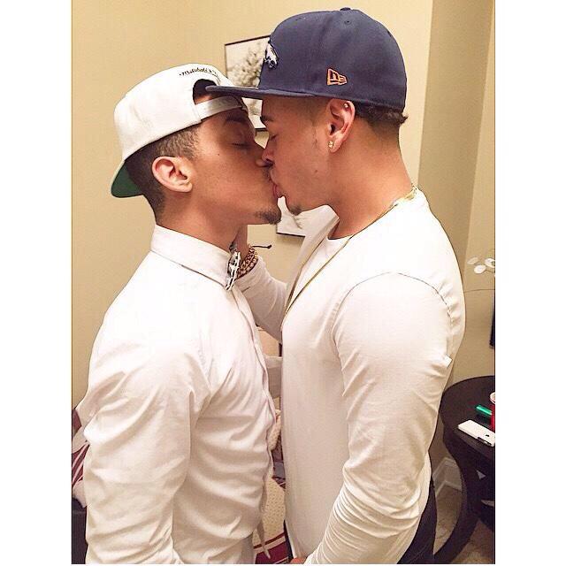 Cute_GayCouples's tweet photo. #cutegaycouples http://t.co/CyvGrgKuc4