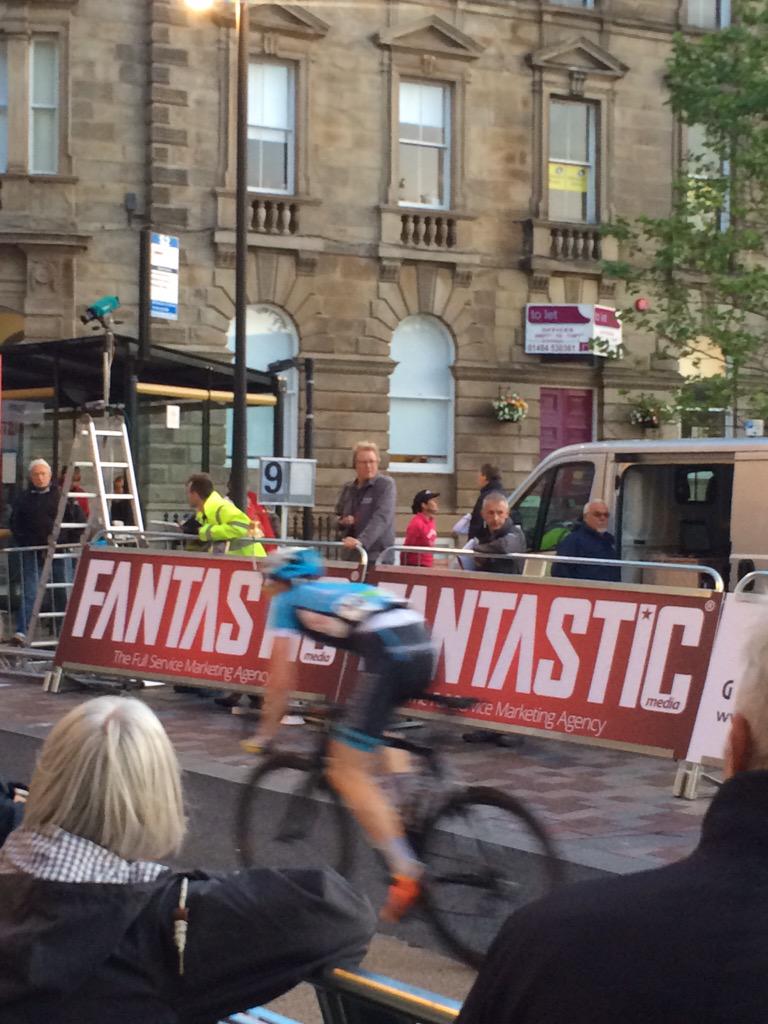 HuddsCriterium's tweet photo. 9 laps to go in tonight's main event, the @viking_bikes elite race! #huddscrit http://t.co/PuWbyWt2Vn