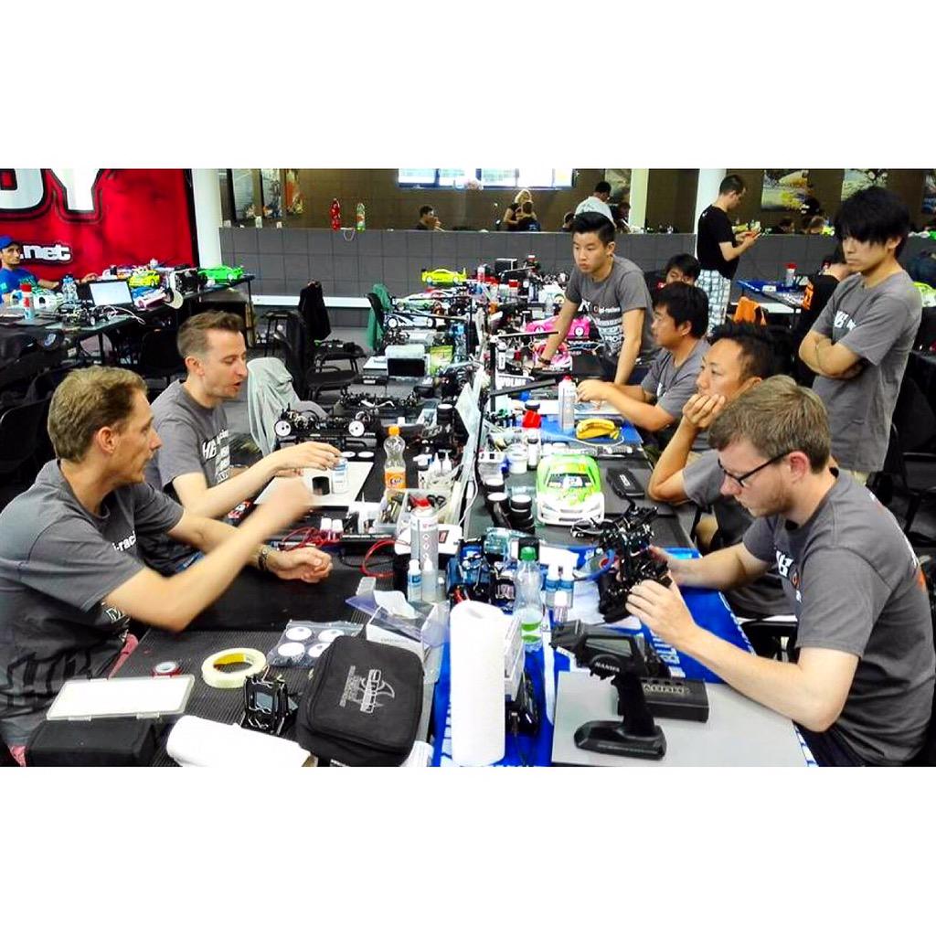OfficialHBHPI's tweet photo. Team HB HPI Racing discussing strategy and setups at the 14/15 ETS Finale. #HBHPIRacing #HBpro5 http://t.co/w5kxW9KoQN