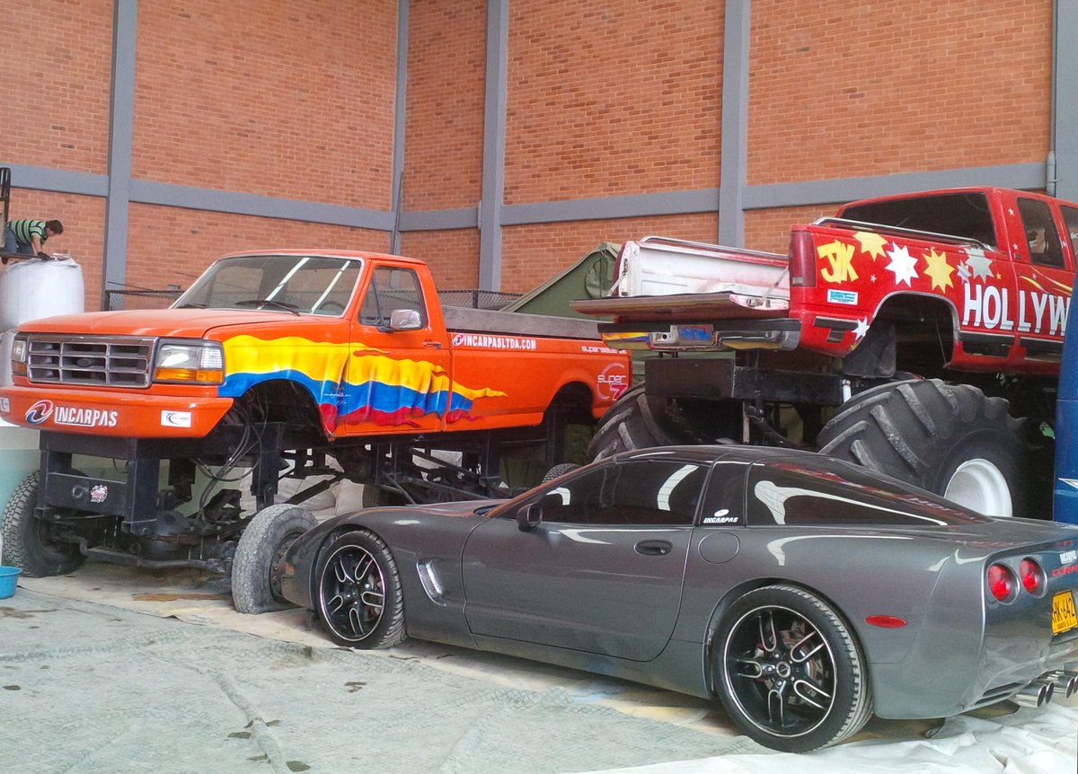 ZonaHorsepower's tweet photo. Estilos muy diferentes pero igualmente hermosos y con mucho poder!! @INCARPAS @monstertruckCO @tc2000colombia http://t.co/i702xkB2TF