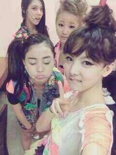 TWICE_GLOBAL's tweet photo. Jihyo Nayeon Jungyeon and also Minyoung before Sixteen #sixteen #twice
source: dcgall http://t.co/pzxjL9szSD