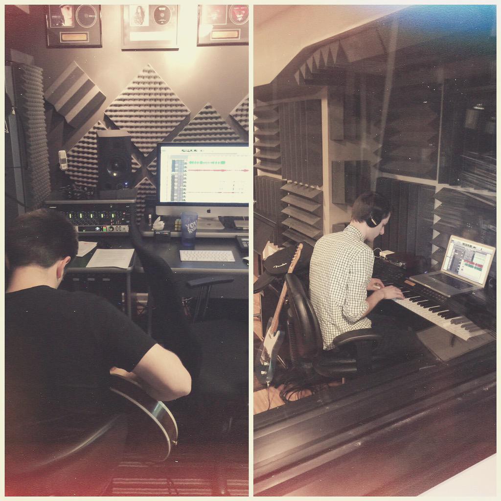 tommeeprofitt's tweet image. TP Studios working double time today... #2rooms #2Xproductivity