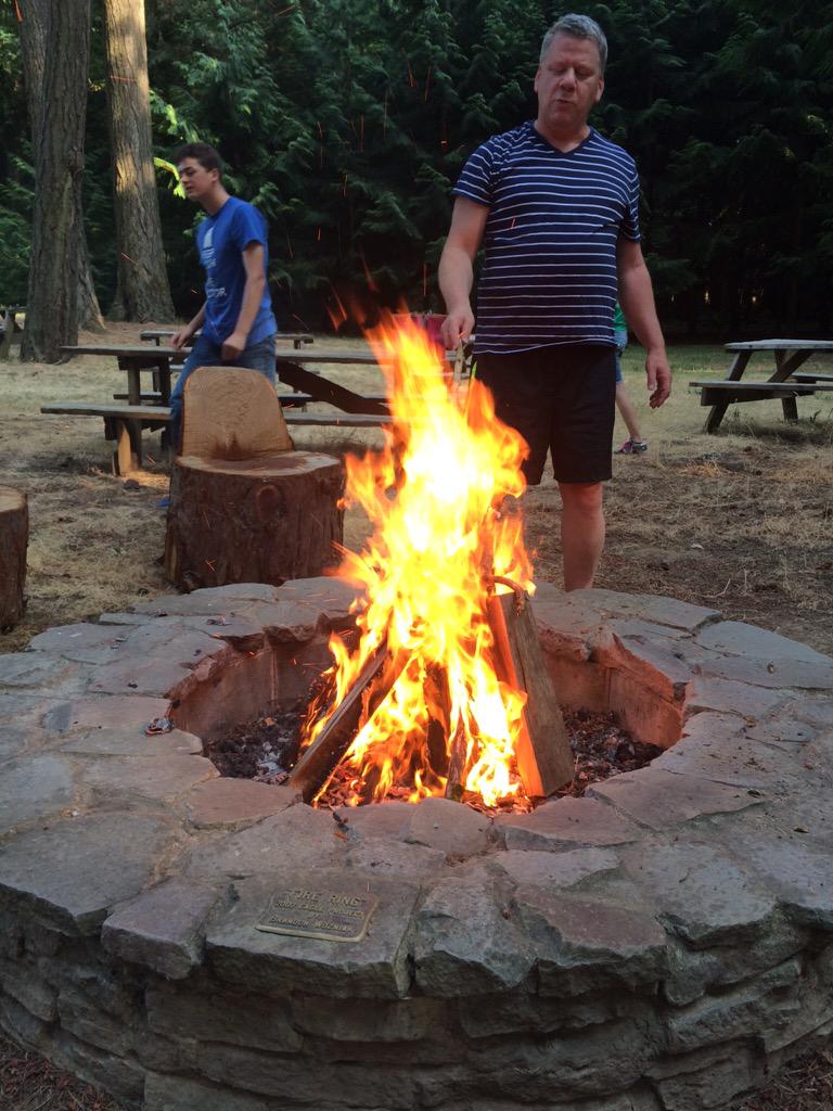 CFCentralPlains's tweet photo. Campfire service in Sherwood!! #devo #smores #music #games http://t.co/kKzpRgYdJg