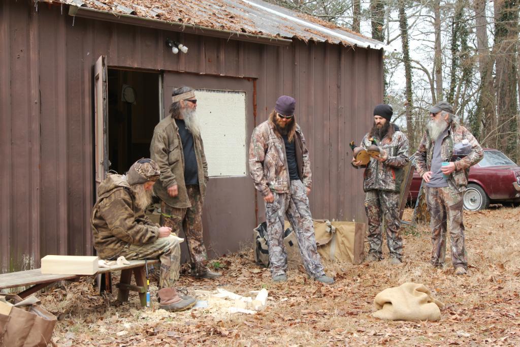 DuckDynastyAE's tweet photo. Let tonight's quacktastic episode begin. RT if you're watching #DuckDynasty! http://t.co/61GeriS2N8