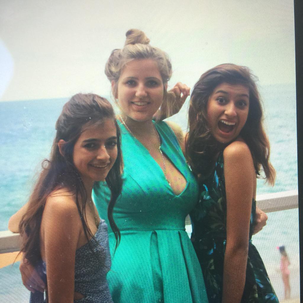 CiaraBlume's tweet photo. These #Teenfluentials had a blast @Pacific_Edge ! #LifesABeach #PacificEdgeLaguna #lagunabeach http://t.co/pccODyw6SZ