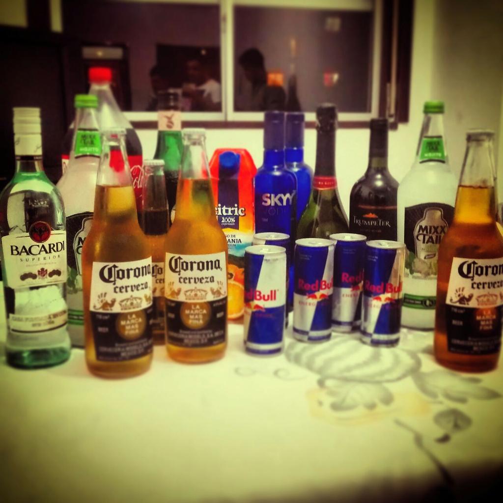 ale_rodas3's tweet image. Se arranca la noche con la banda!! #NocheRosarina #PeñaIsef #Atomar