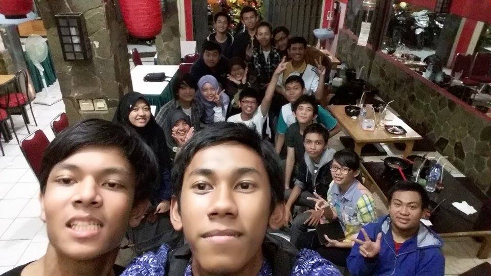 NiKu_Official's tweet photo. おはようございます〜！お元気ですか？Berikut ini adalah beberapa foto hasil kegiatan bukber kemarin~ #ry http://t.co/VWX5gL8u9P