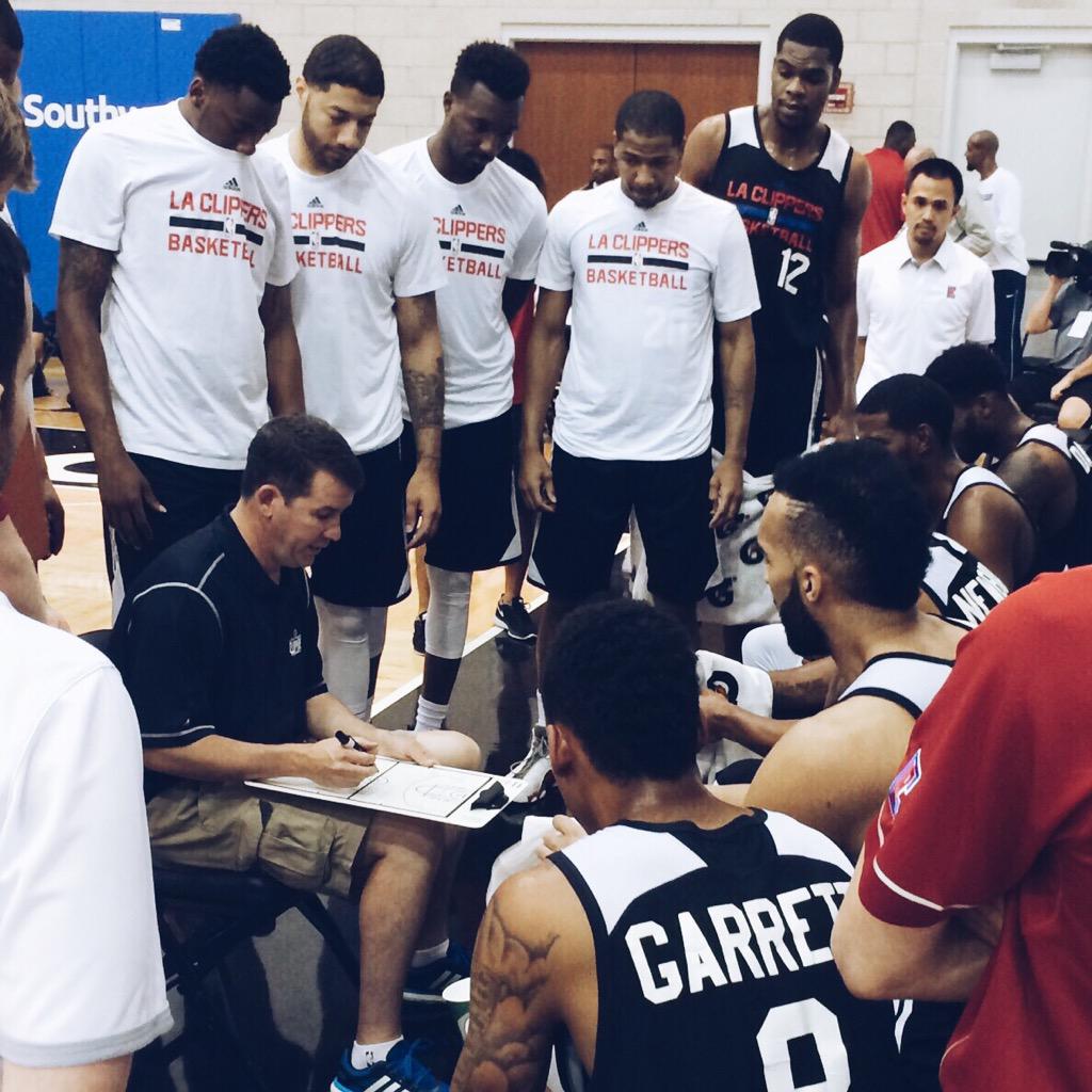 LAClippers's tweet photo. Clippers Summer League coach Brendan O'Connor drawing up plays during the last timeout. π
#LACsummer http://t.co/wKj6OcsHHM