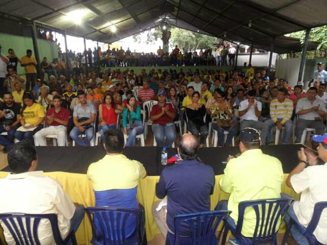 JulioBorges's tweet photo. Acá están los trujillanos que quieren una Vzla sin colas, ni divisiones. ¡Juntos vamos a construir ese gran país! http://t.co/wGYNIfpuhR
