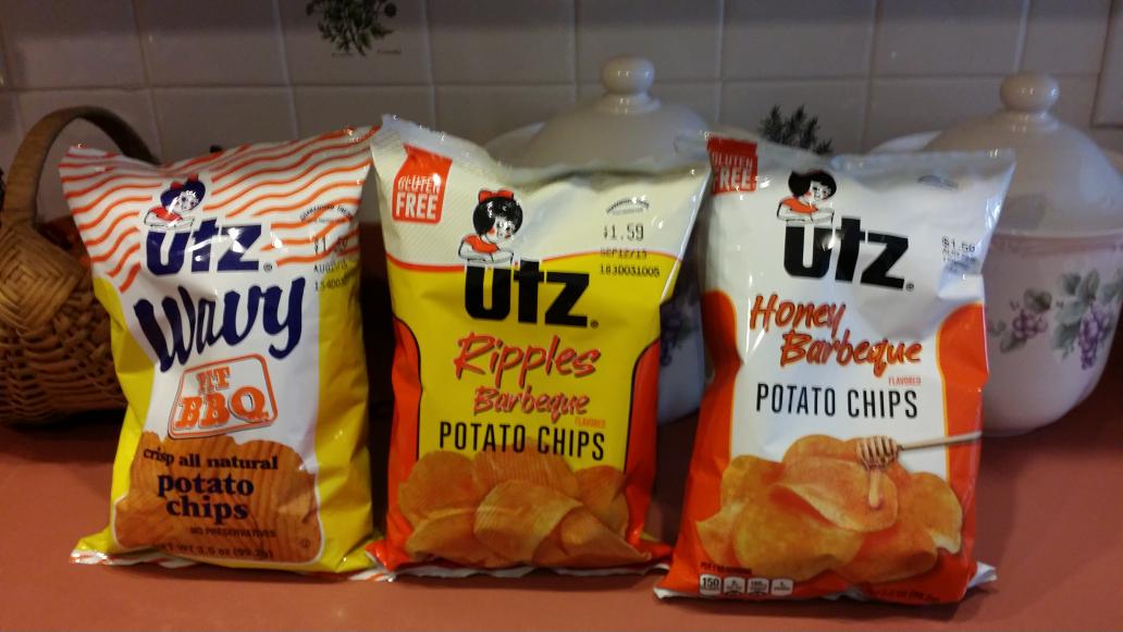 TwtrlssAshley's tweet photo. Why have 1 kind of bbq chip, when you can have 3?!
#UTZ #TheyKnowWhatTheyDo http://t.co/bO7u1GgjAh