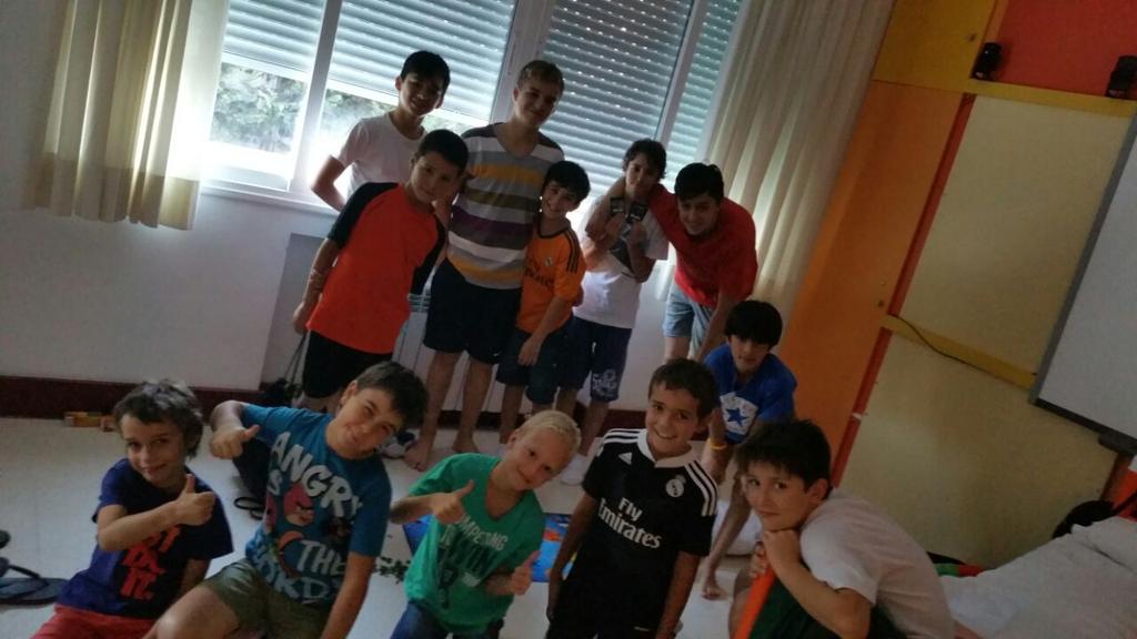 MamenSnchez1's tweet photo. @CAMPHOCKEY2015 Estos chicos.. Están mejor que con sus papis.. Que triste los veo jaja http://t.co/hWKHwPNT61