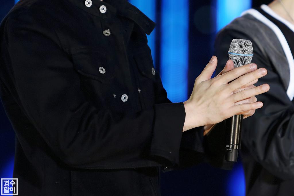 pervynamja's tweet photo. Kyungsoo hand porn look at 'em veins omg 😍 http://t.co/5D1fRKgAiH