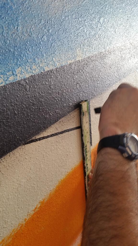 dynamocharities's tweet photo. @MichaelLisch is back! Guess the subject matter of the mural #HouseChingBuilt @TelemundoHou @HoustonHabitat http://t.co/uxycEghk2b
