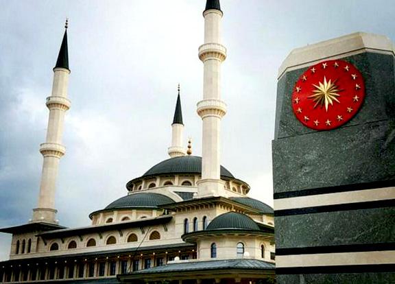 Kabe Arab'ın Olsun Çankaya Bize Yeter

diyen dinsizler,

Beştepe'de 5 vakit Kabe'ye yönelen Mücahidi,

sevemezler...