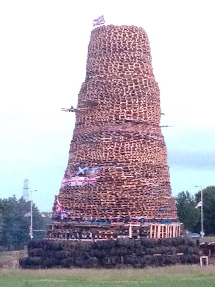 LoonyLisa75's tweet photo. NEW MOSSLEY BEAST best iv ever seen!! Well done to all involved #Bonfire #Monster #ProudToBeAProd #Rem1690 🔥🇬🇧🔥🇬🇧🔥🇬🇧 http://t.co/R23xvm2dOJ