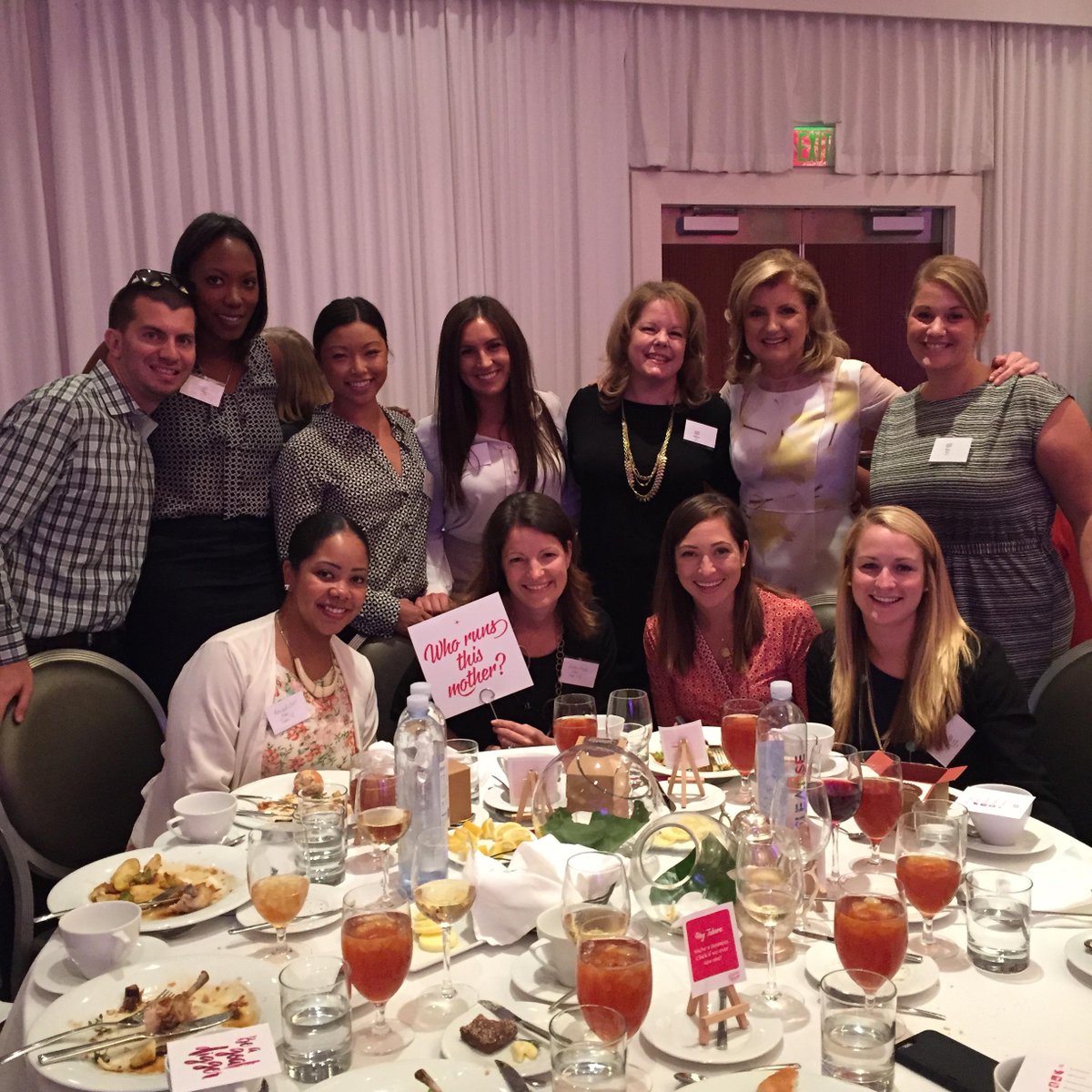 ariannahuff's tweet photo. W/ @mashawn, Takara, and @kalesio from our #ThriveOCourse team & the @owntv ad sales team @ today's @bchicksusa lunch http://t.co/nVlD4qTJl5