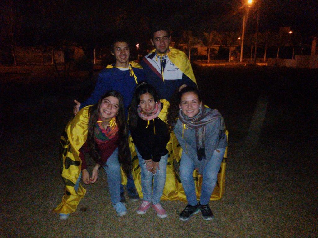 joselinagrosso's tweet photo. ¡Se nos viene con todo, a no bajar los brazos mi familia amarilla! #APOLO2015 🌞💕 @beelucabrera_ @BraianArguelloT http://t.co/k9pXfBoEoS