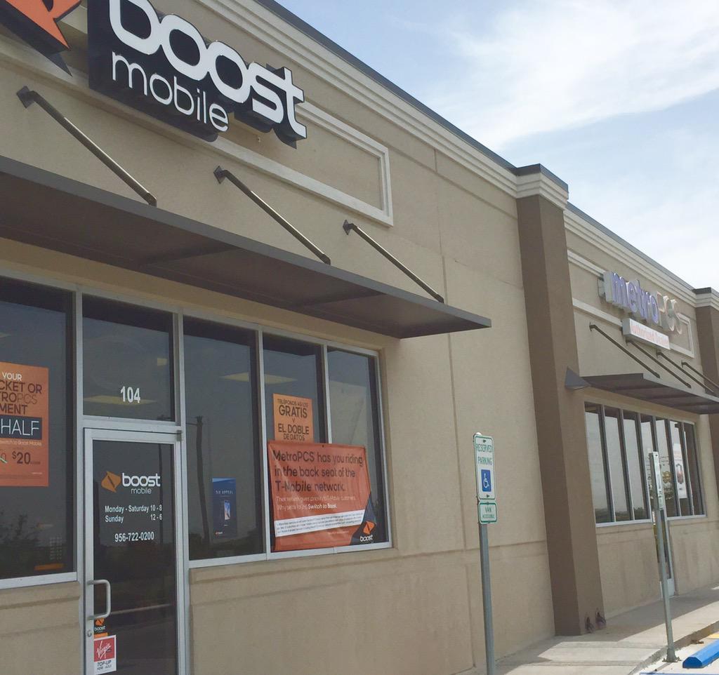 DannyPulido27's tweet photo. Spreading the word in Laredo Tx, there is no backseat for Boost Customers!@SkylarBMoon @TimMiller44 @KristyPfahler http://t.co/L6FqlVOrEc