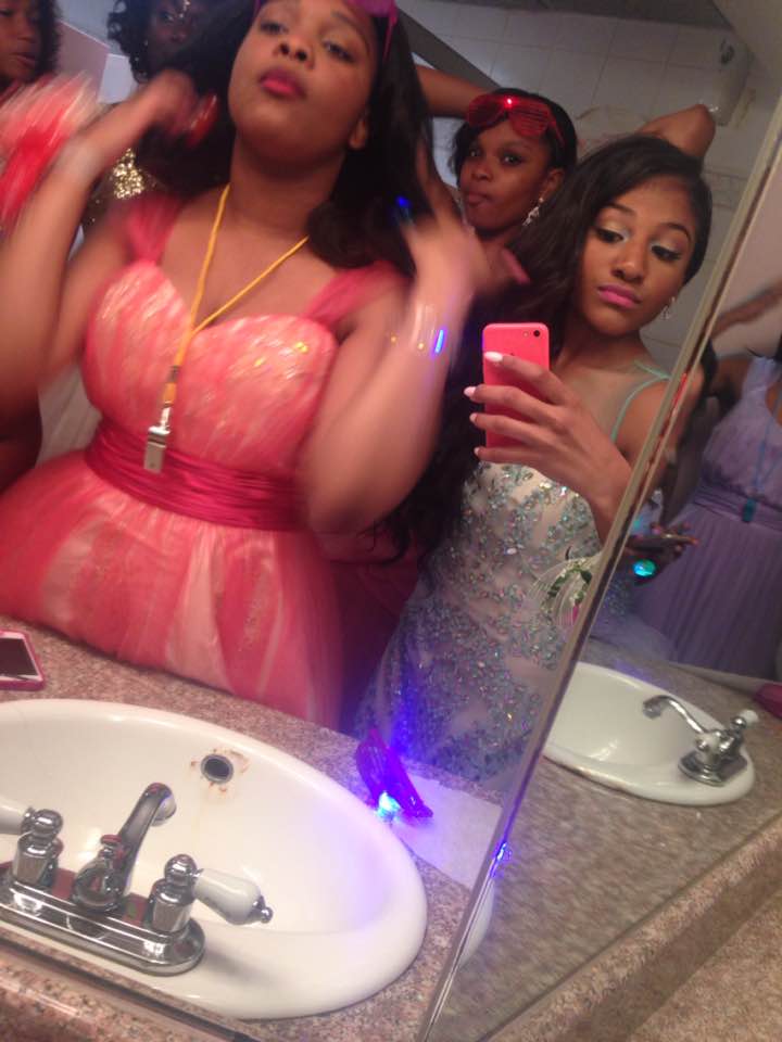 sarahfina__'s tweet photo. Prom 2k15  ♡ 😍❤️💋 ^^ http://t.co/MjlZkcyzES