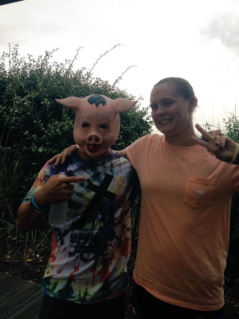 madisonw80's tweet photo. When you're jammin to Justin Bieber and #TrillPig walks by!! @TrillPig http://t.co/s50lZBXW2w