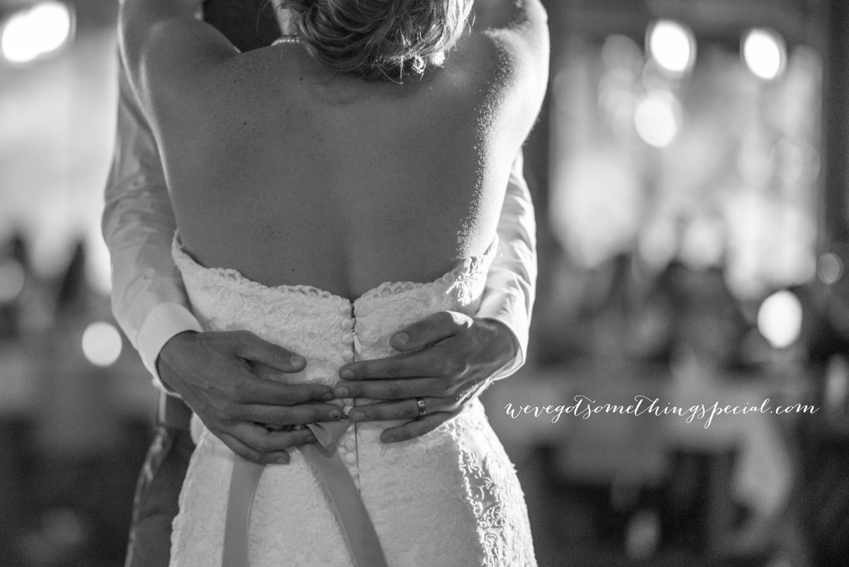 ThreeEightPhoto's tweet image. Go check out Alyssa + Pete's gorgeous #RusticWedding on the blog!!
#WeddingWednesday #IDo
wevegotsomethingspecial.com/blog/2015/7/a-…