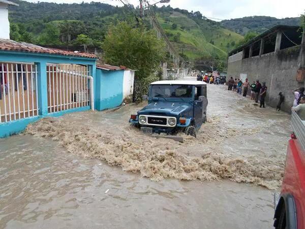 EG_cbittrujillo's tweet photo. @Fundabit  Situacion actual en #Bocono
desbortamiento del Rio
Bocono  @Fundabitrujillo @LeonelParica @LaidelyGriman http://t.co/OIscdKvrGd
