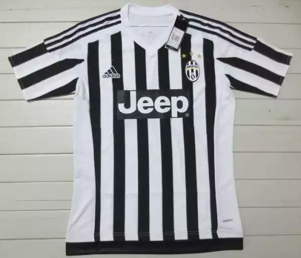 phantomjersey's tweet photo. READY STOCK Juventus home 15/16. Size SMLXL. Harga 100rb. Bisa pakai nameset. HUBUNGI 087876406470 http://t.co/cdAJqLyXbk