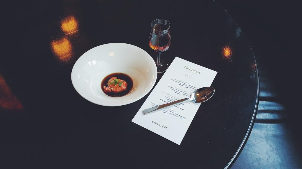 dothedaniel's tweet photo. Smoked Lobster with Lobster & Paprika Consumé with @HennessyUS VSOP. Nuff said.🍴#H250 #MessageToTheFuture #TimeBarrel http://t.co/xfjXNKcQNF