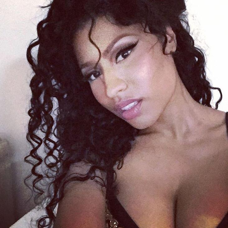 AmandaByrness's tweet photo. @NICKIMINAJ my goddddddddddd 🔥🔥🔥🔥🔥 http://t.co/I4bvtn835C