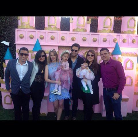fansloretaron's tweet photo. Celebración del cumpleaños adelantado de la hija de lorelei. Dominique ♥ http://t.co/gOQaV5qvAv