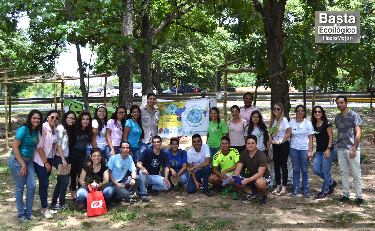 fontestudio's tweet photo. Con nuestros amigos en el cuidado del medio ambiente donando los materiales reciclados #Ecoexistir #EsPosible http://t.co/TNFbLSis3J
