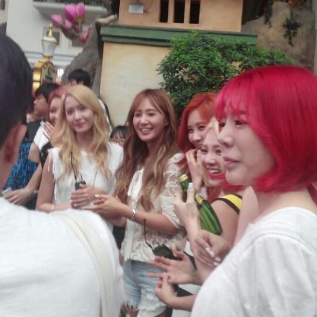 [PIC][09-07-2015]SNSD ghi hình cho chương trình "Guerrilla Date" của kênh KBS tại "LOTTE World" vào chiều nay CJc-RTDVEAACgjx