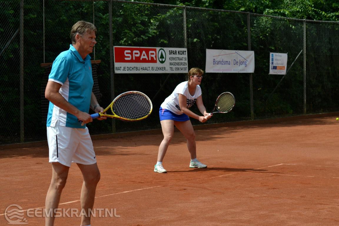 ltcfivelveld's tweet photo. Damsters in actie!“@Eemskrant: Tennistoernooi WATEC Open kende voor het eerst geen winnaars - http://t.co/yVk1Z1olKj http://t.co/zI2P6BFTn5”