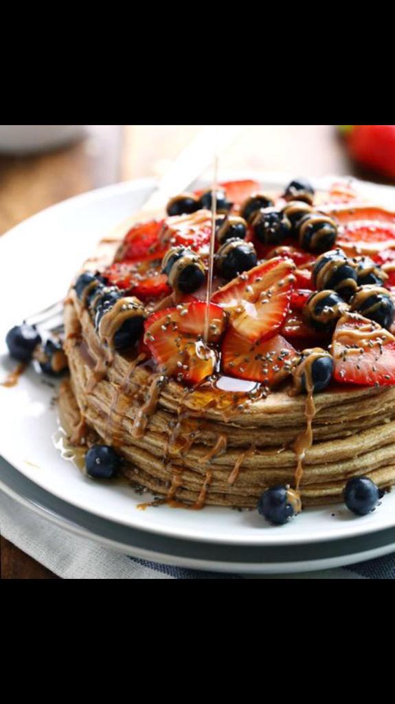 FoodPornv's tweet photo. pancakes r love 💕 http://t.co/e27qRrs0Xz