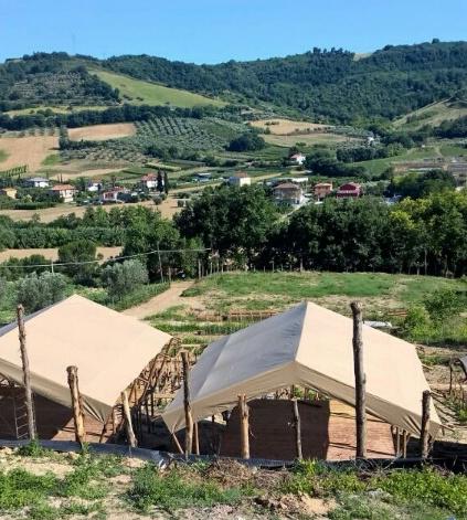 Glamping_DE's tweet photo. Hier entsteht ein neues #Glamping Dorf in den italienischen Marken, #Safarizelt mit eigenem Badezimmer http://t.co/VFlXZKABie