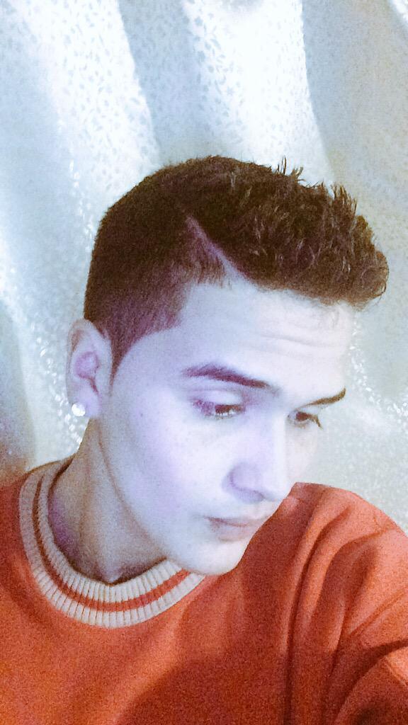 Yung_Chapo00's tweet photo. Talk bout transformation😂😂😂#glowd up http://t.co/1UKsVH3nMX