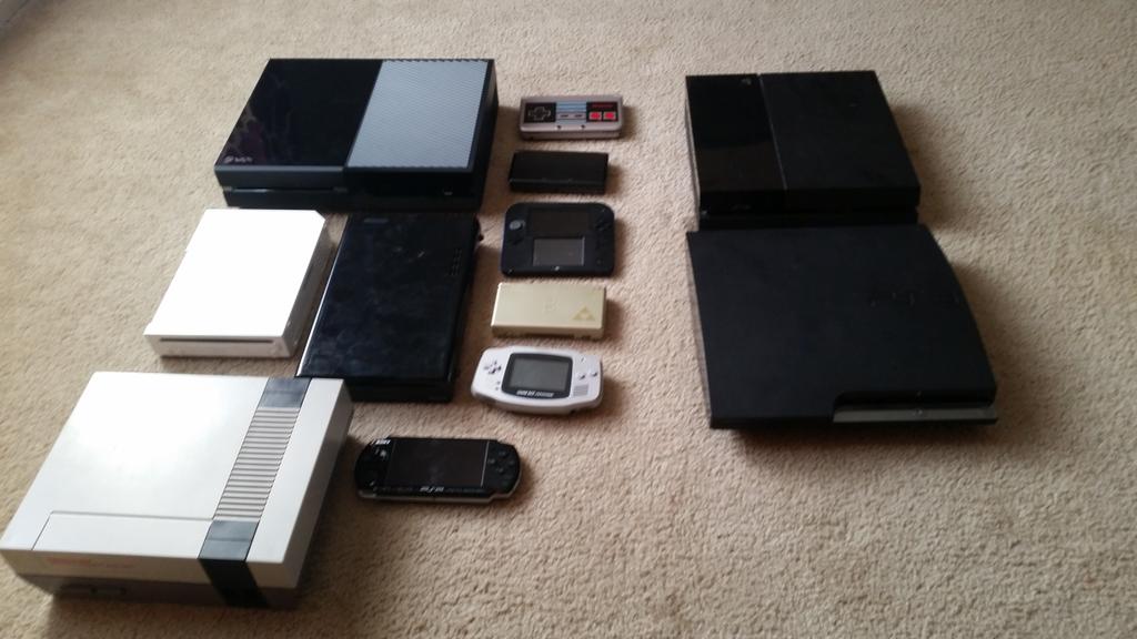 AngletonMatt's tweet photo. @G27Status my gaming setup... i dont have a pc :( http://t.co/YnQkO86MvJ
