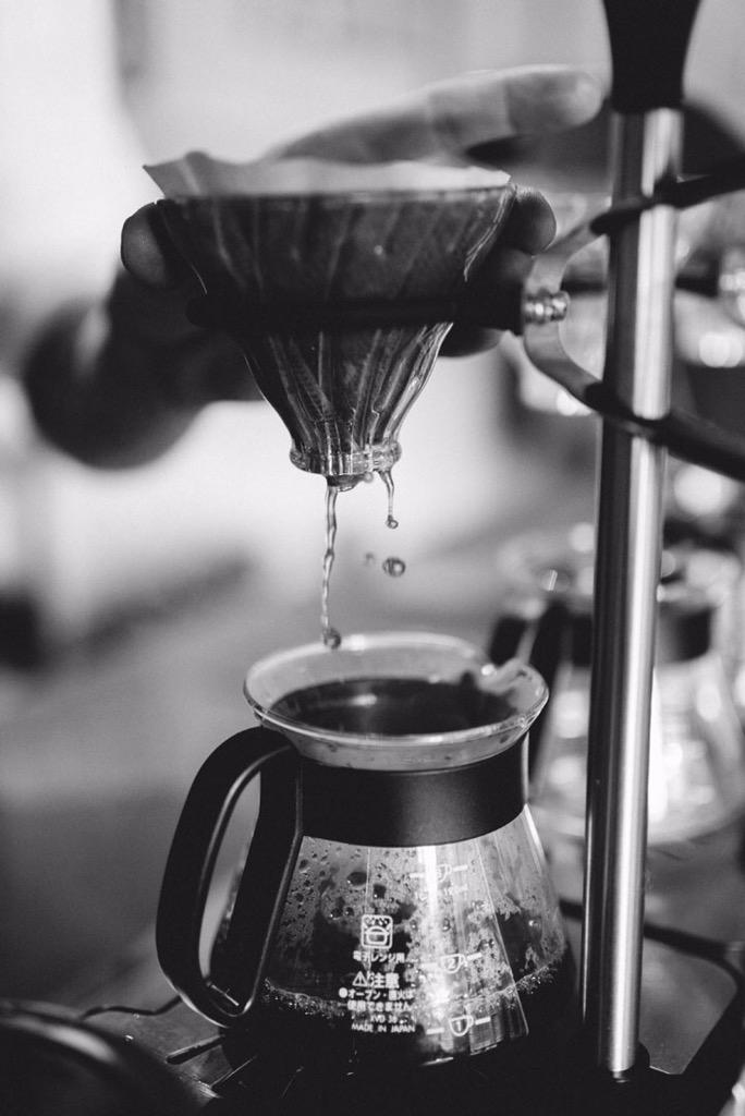 SROcoffee's tweet photo. Bloody hell it's cold! Come cosy up on the bar with a delicious coffee and enjoy some jazz.... http://t.co/qmAlAgOefL