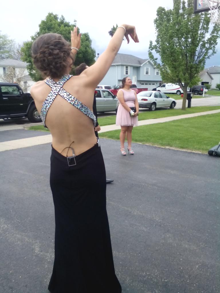 TateWeTrust's tweet image. RT IF YOU THINK @AUSTINMAHONE SHOULD TRADE ERIC FOR ME! #BallLikeImAshley