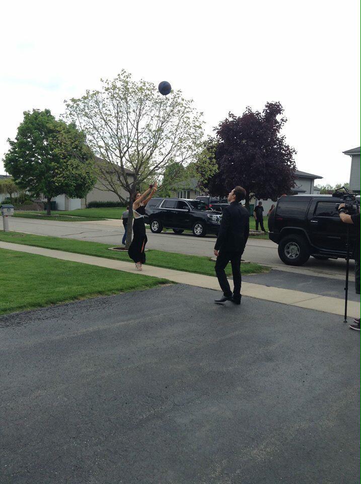 TateWeTrust's tweet image. RT IF YOU THINK @AUSTINMAHONE SHOULD TRADE ERIC FOR ME! #BallLikeImAshley