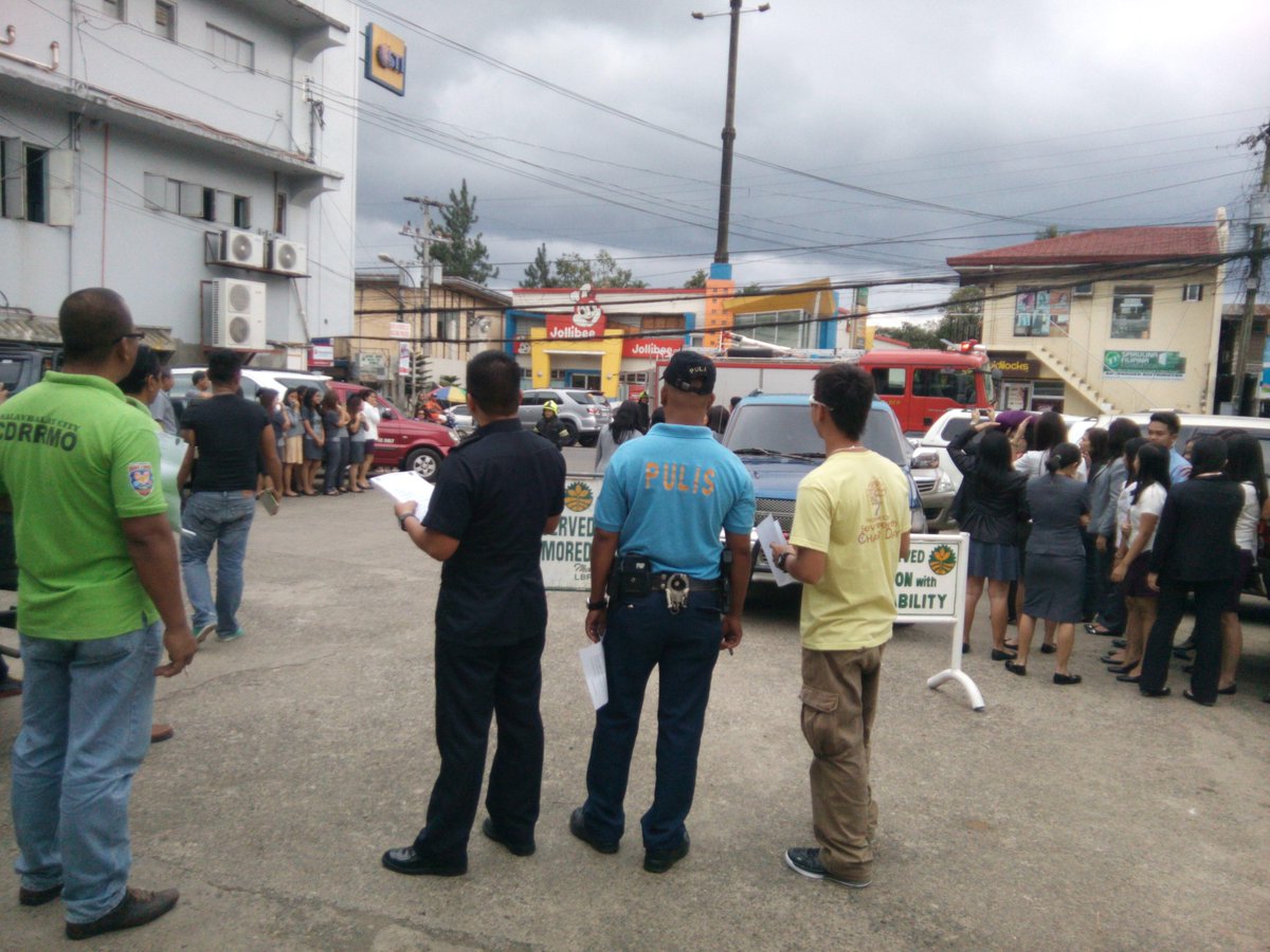 malaybalaycps's tweet photo. @BUKPPO_PCR @Bukppo_PD Bomb Drill @ Landbank of the Philippines Natl Highway Branch http://t.co/nGRFkMcQjm