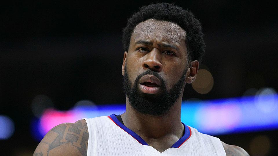 SInow's tweet photo. It's official: DeAndre Jordan has re-signed with the Clippers http://t.co/hUdPDsqSwT http://t.co/ixaAijdjyV