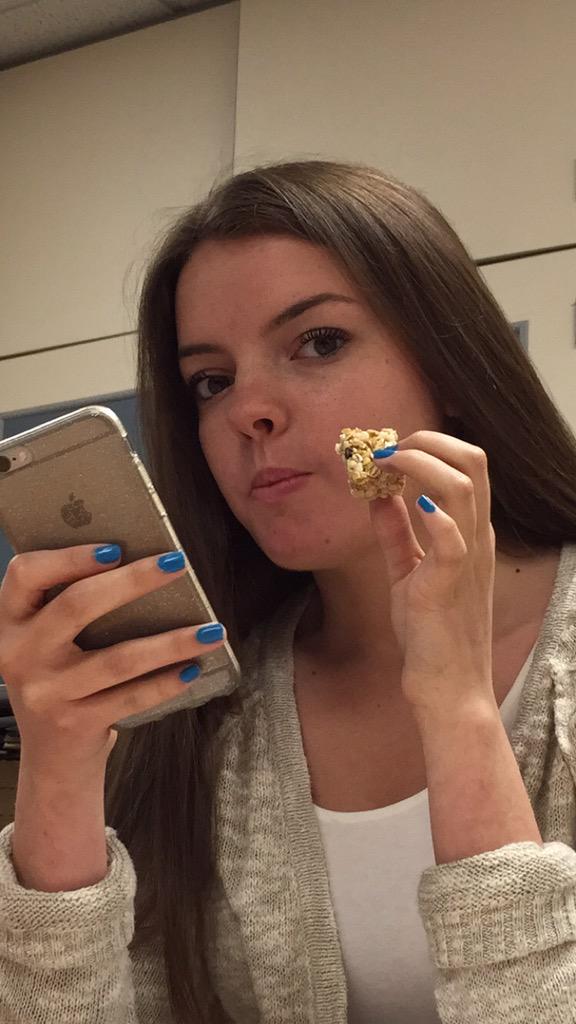 dingoatemydior's tweet photo. Happy birthday v rep!!! ily art buddy 😍🎨 http://t.co/JTNI6Rd0Vb