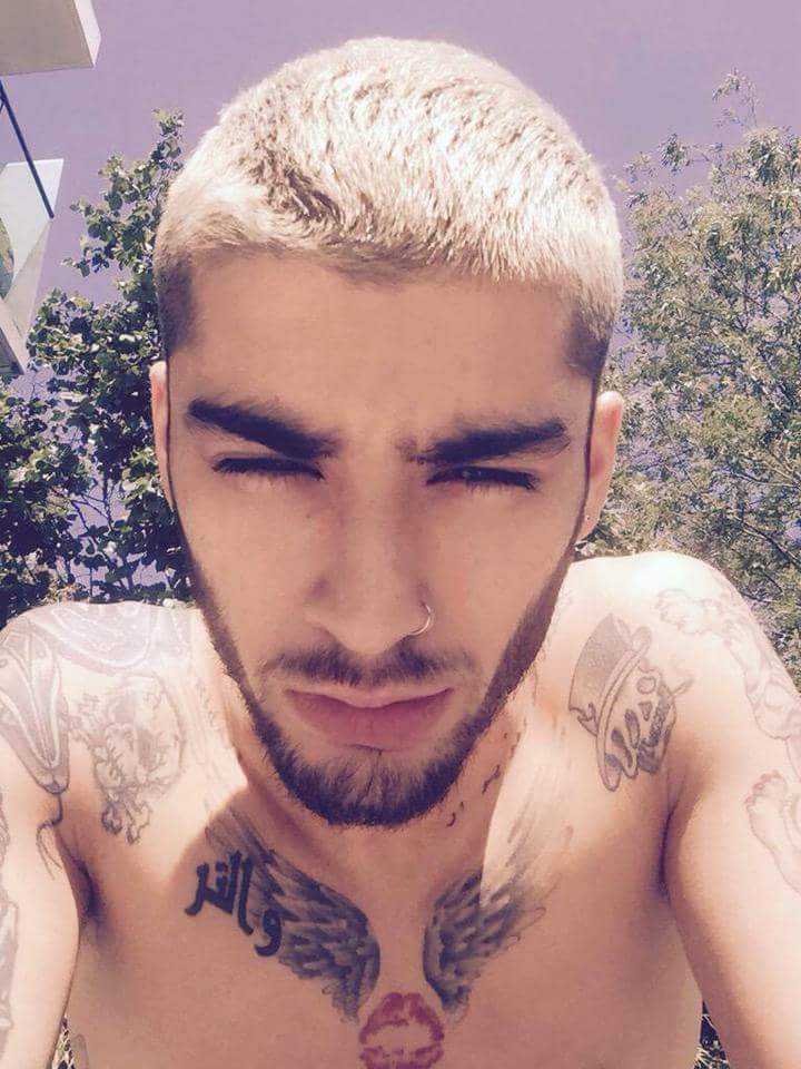 Memox_1D's tweet photo. Zayn ♥ look perfect like always♥♥
@zaynmalik http://t.co/1bHW2kozqu