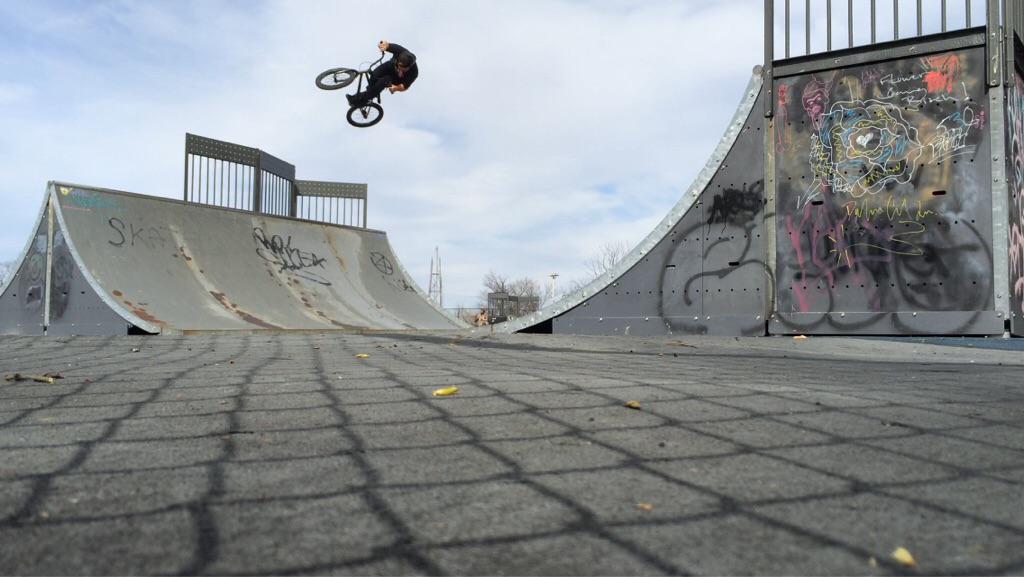 Raskils's tweet photo. @twlyons floating the the hip at his local pre-fab 🚲☁️ http://t.co/eVbCUaGerJ