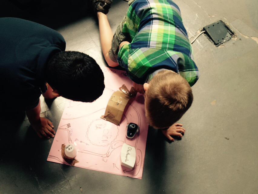 Verorsegura's tweet photo. Programando a @mowayrobot en los campamentos de verano @Camptecnologico #robotica #programacion #moway #bot #SCRATCH http://t.co/R1WIqmopOe