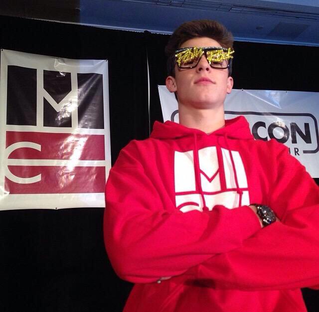 mendesmyalways's tweet photo. @mendestayed @ShawnMendes *inner thug since the beginning* http://t.co/KU4VoXZfbO
